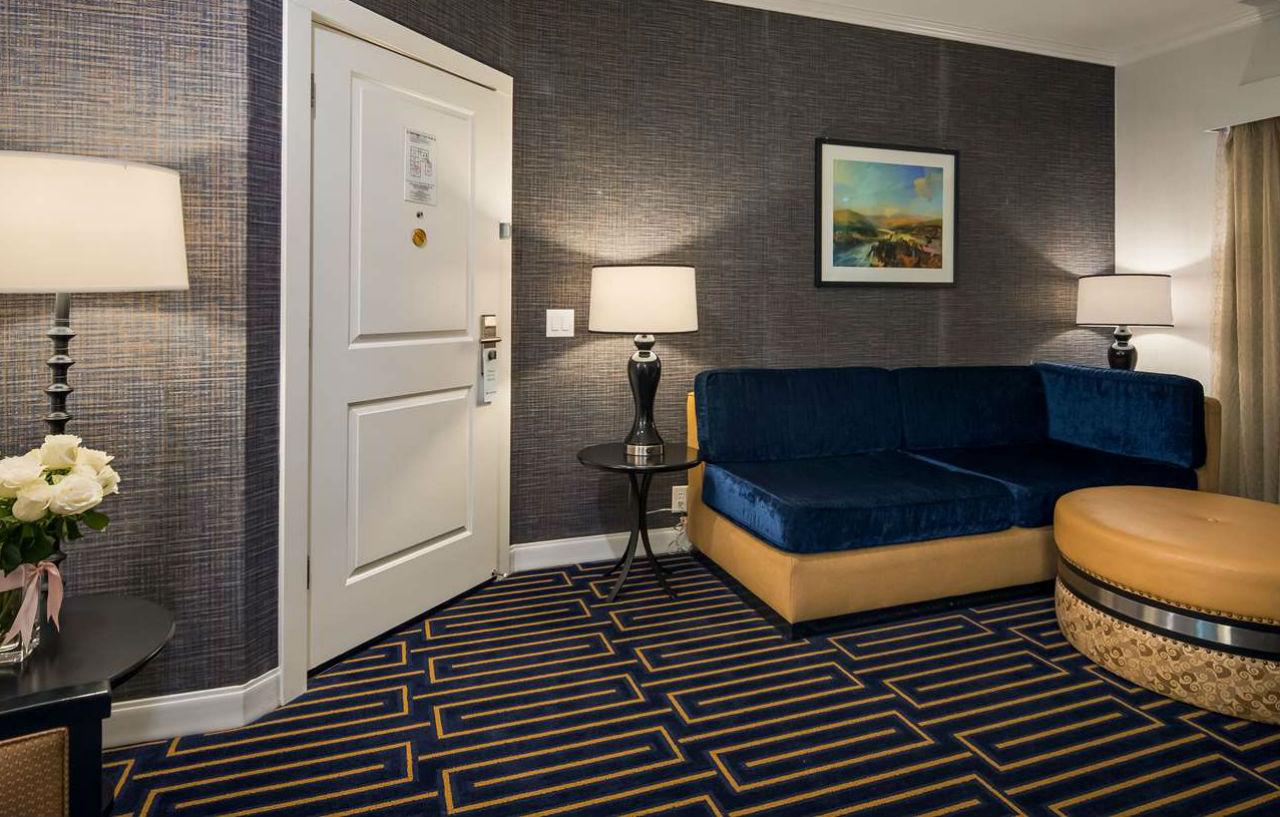 דיוויס Best Western Plus Palm Court Hotel מראה חיצוני תמונה