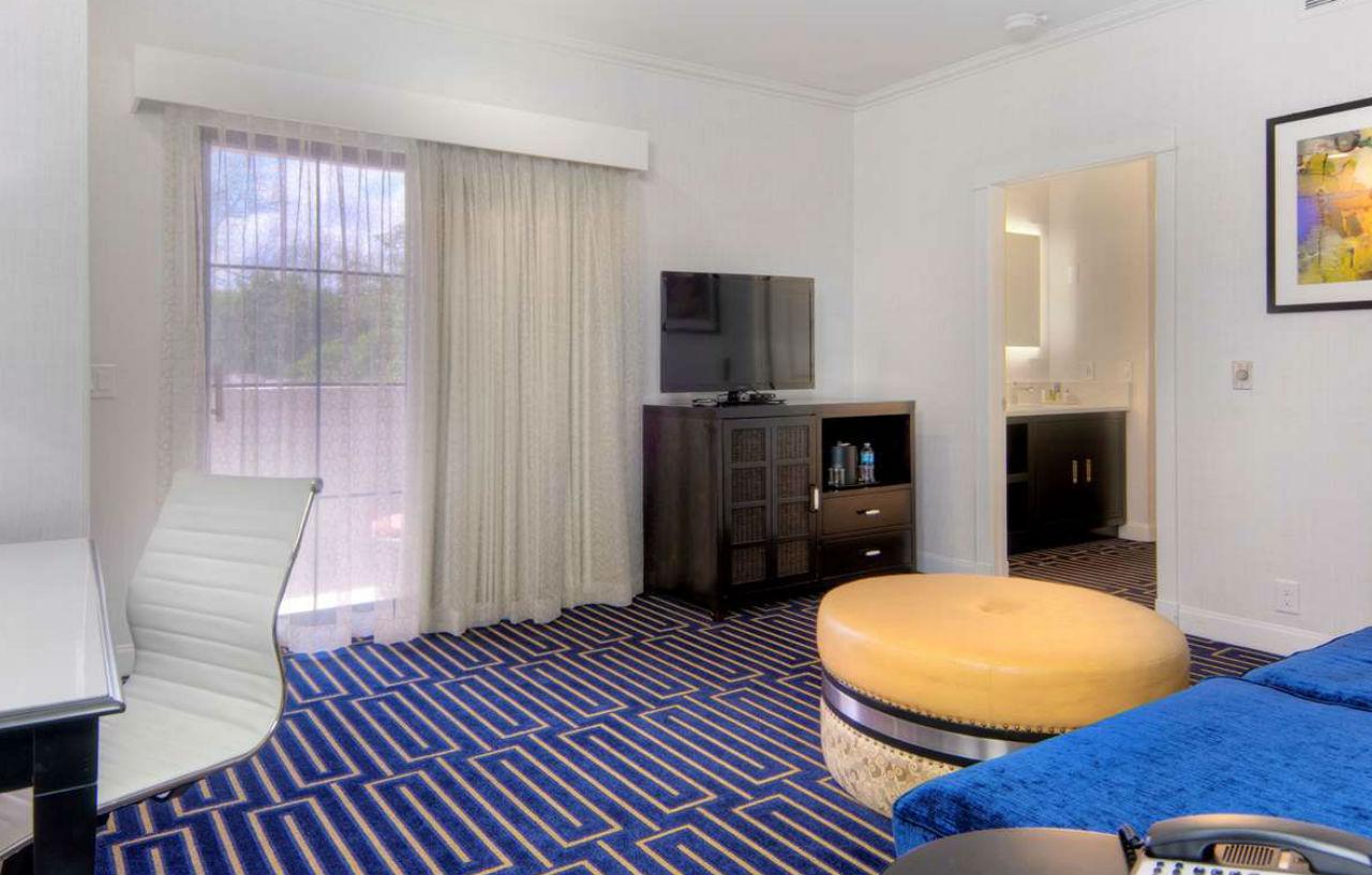 דיוויס Best Western Plus Palm Court Hotel מראה חיצוני תמונה