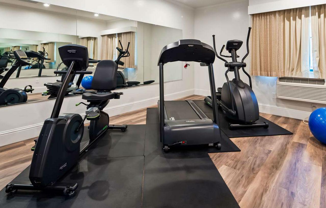 דיוויס Best Western Plus Palm Court Hotel מראה חיצוני תמונה