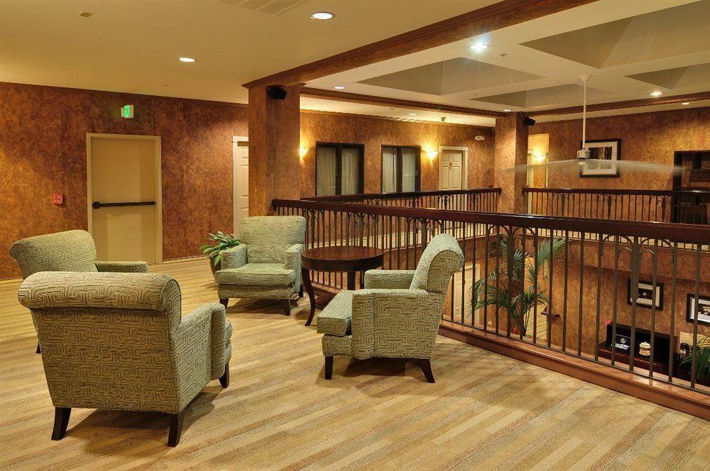 דיוויס Best Western Plus Palm Court Hotel מראה חיצוני תמונה