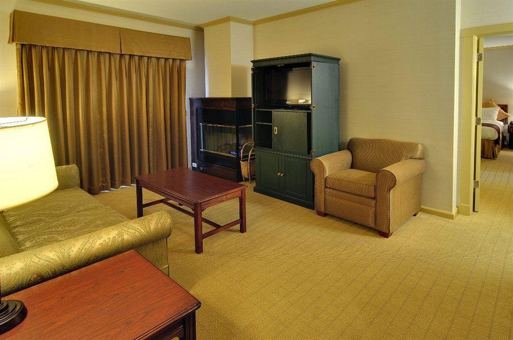 דיוויס Best Western Plus Palm Court Hotel מראה חיצוני תמונה