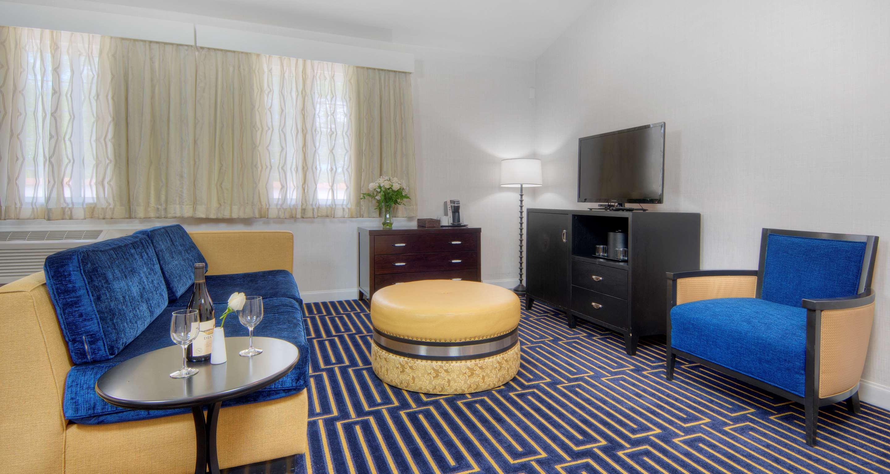 דיוויס Best Western Plus Palm Court Hotel מראה חיצוני תמונה