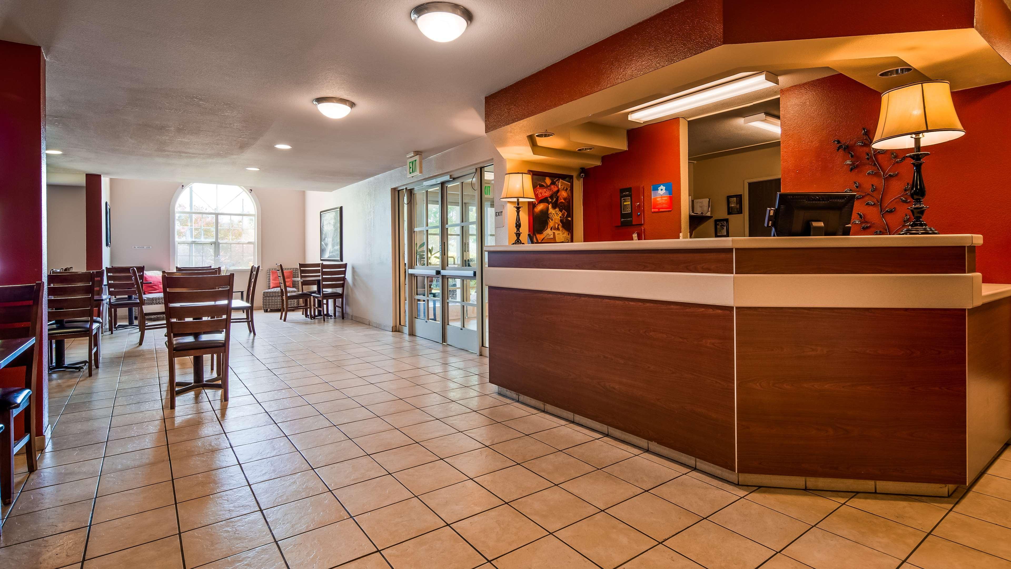 דיוויס Best Western Plus Palm Court Hotel מראה חיצוני תמונה