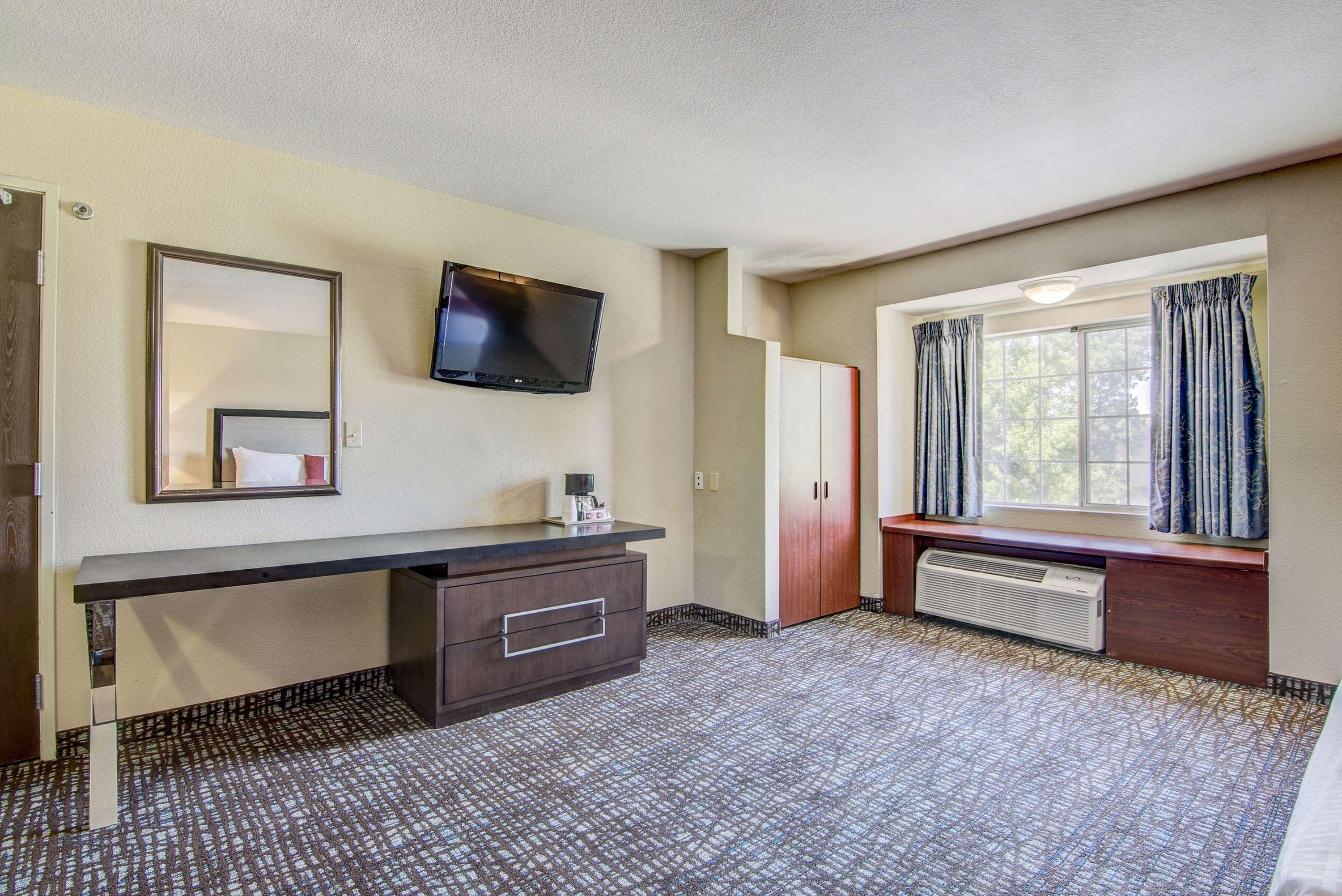 דיוויס Best Western Plus Palm Court Hotel מראה חיצוני תמונה