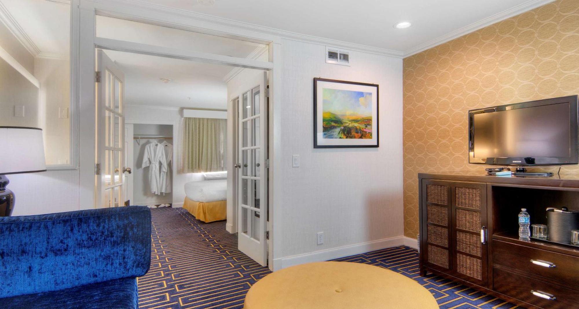 דיוויס Best Western Plus Palm Court Hotel מראה חיצוני תמונה