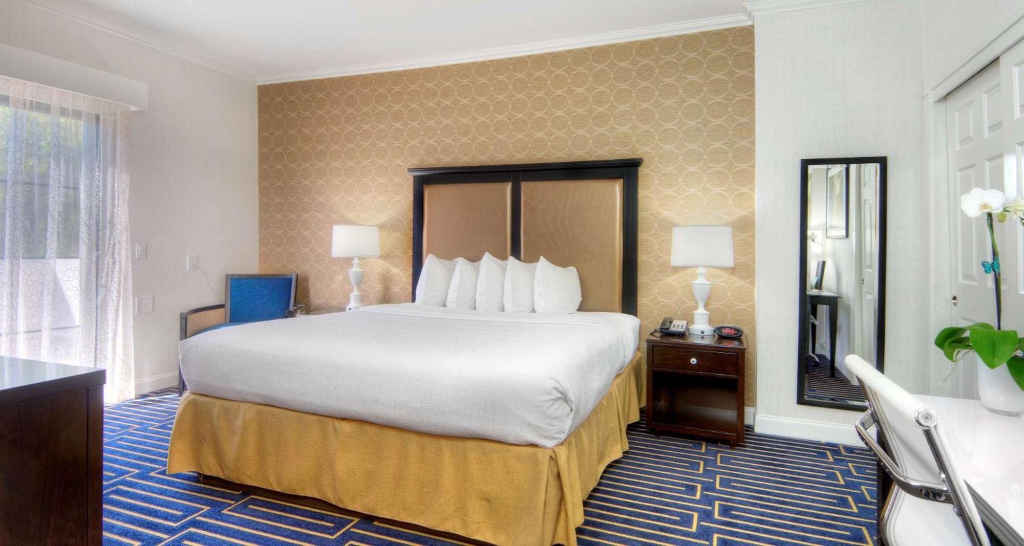 דיוויס Best Western Plus Palm Court Hotel מראה חיצוני תמונה