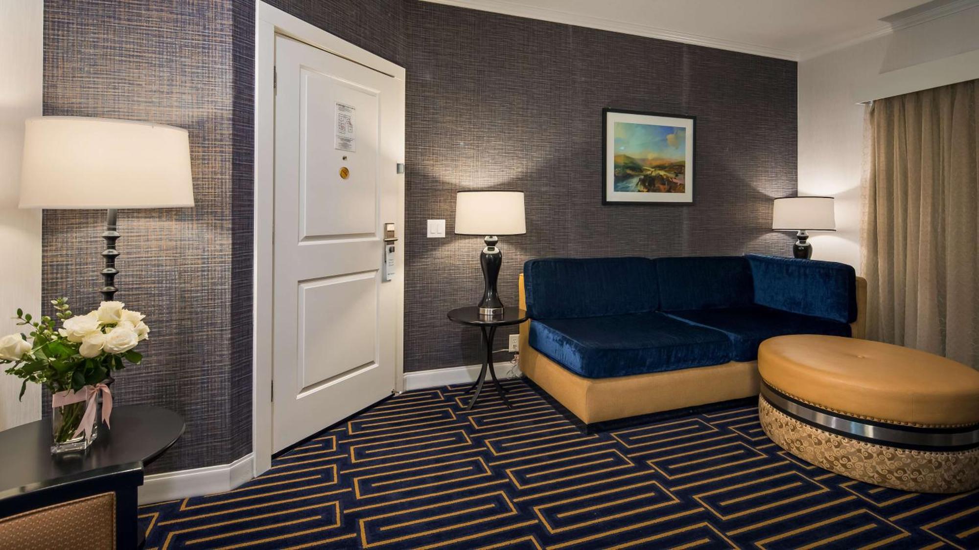 דיוויס Best Western Plus Palm Court Hotel מראה חיצוני תמונה