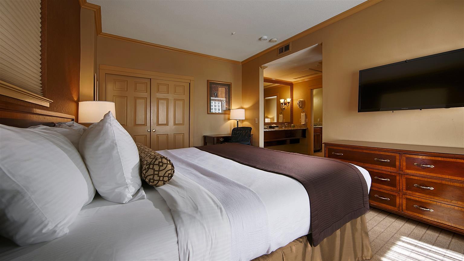 דיוויס Best Western Plus Palm Court Hotel מראה חיצוני תמונה