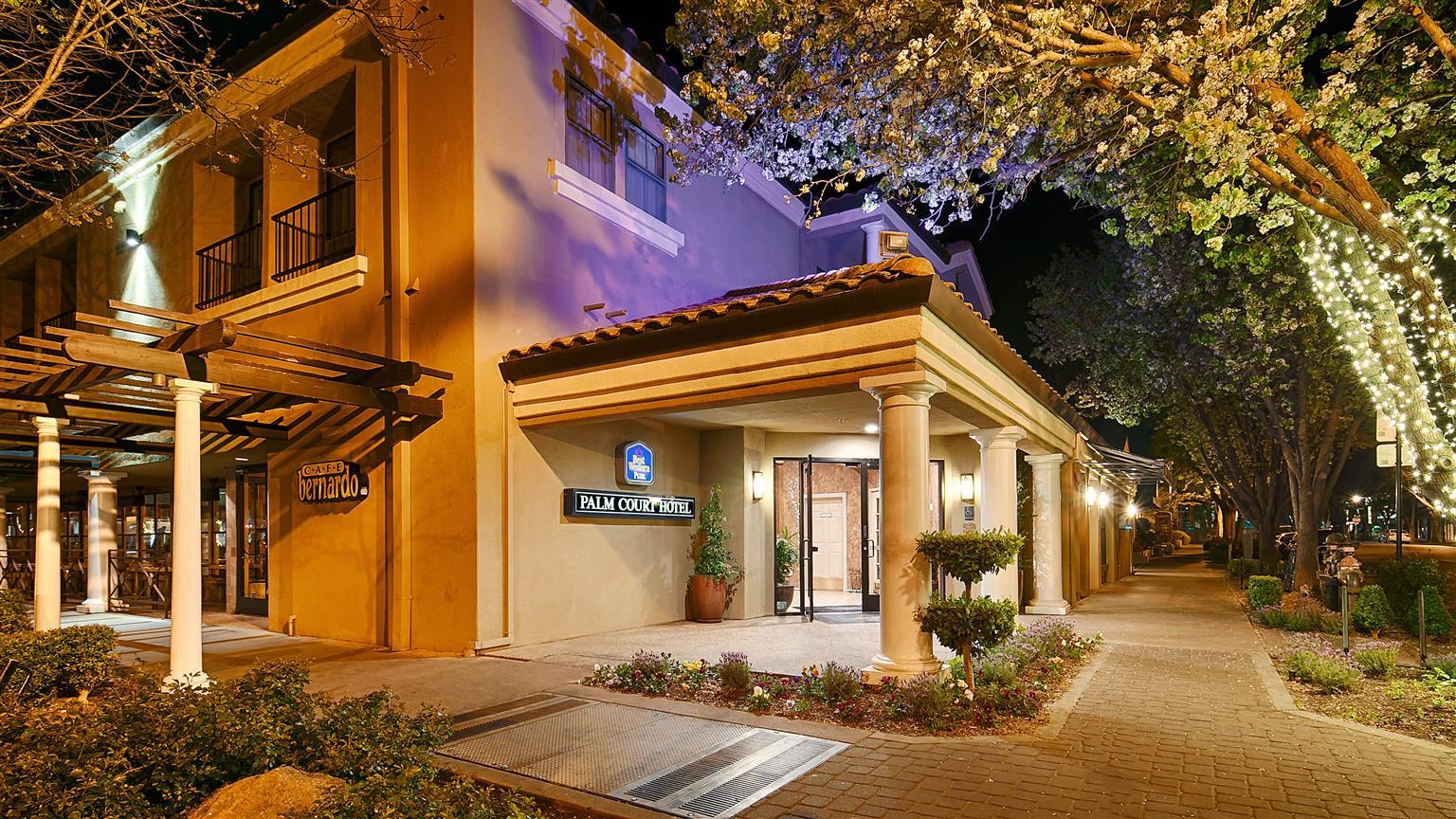 דיוויס Best Western Plus Palm Court Hotel מראה חיצוני תמונה
