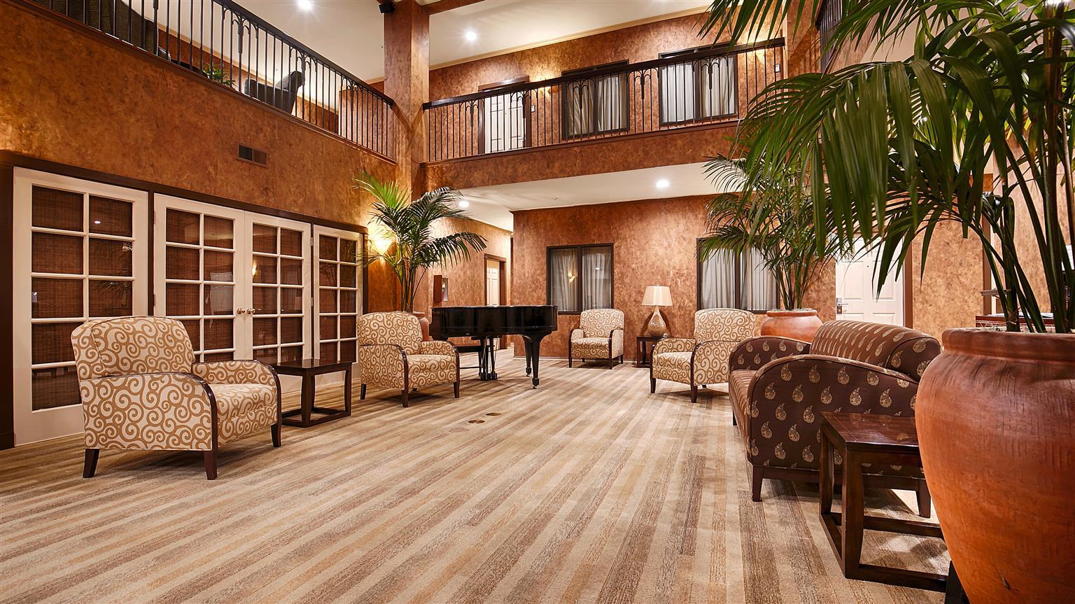 דיוויס Best Western Plus Palm Court Hotel מראה חיצוני תמונה