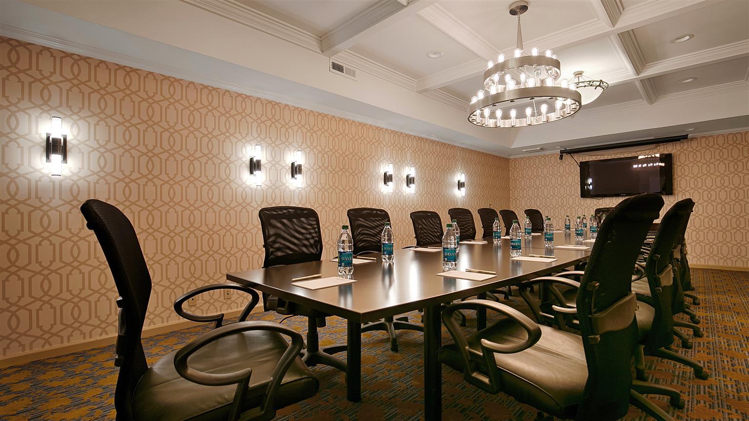 דיוויס Best Western Plus Palm Court Hotel מראה חיצוני תמונה