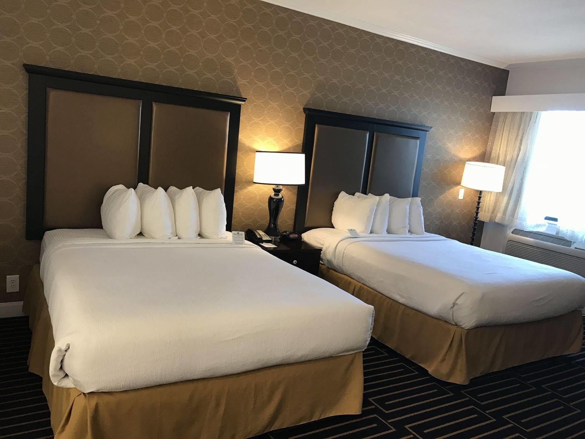 דיוויס Best Western Plus Palm Court Hotel מראה חיצוני תמונה