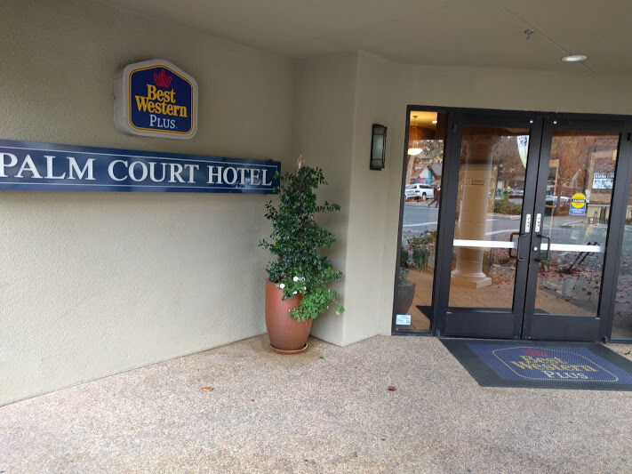 דיוויס Best Western Plus Palm Court Hotel מראה חיצוני תמונה