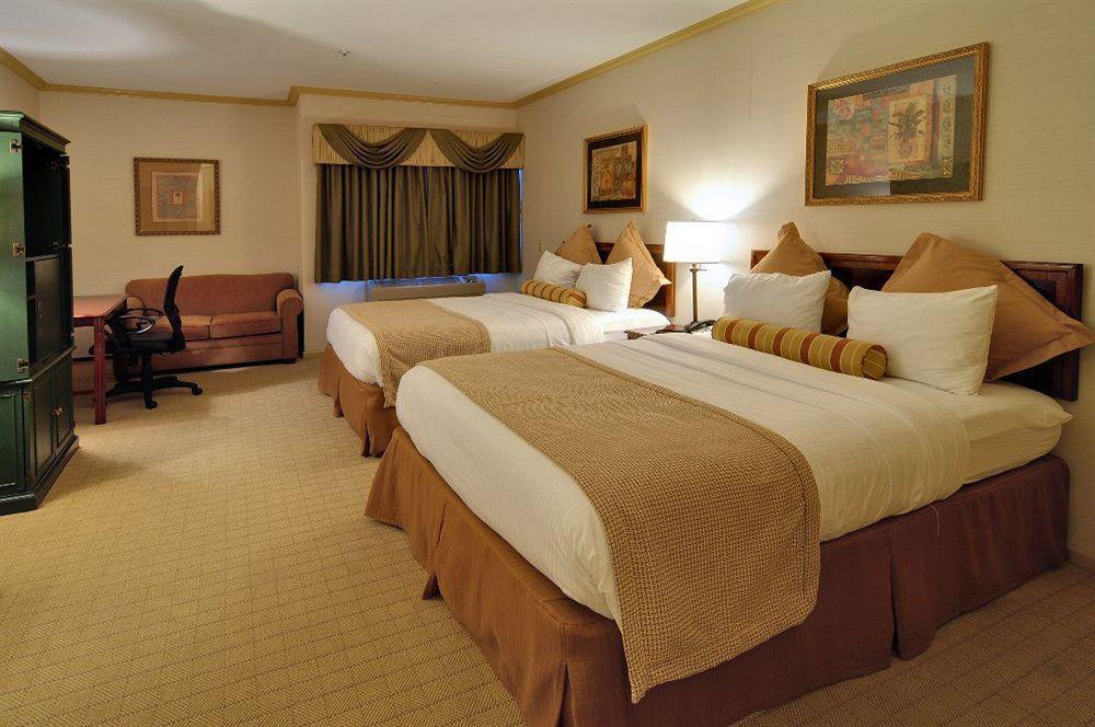 דיוויס Best Western Plus Palm Court Hotel חדר תמונה