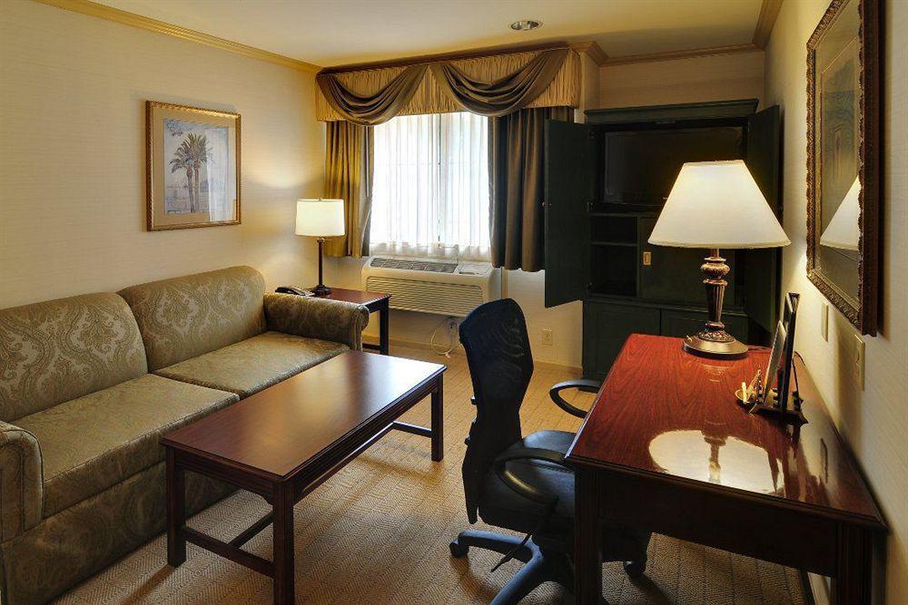 דיוויס Best Western Plus Palm Court Hotel חדר תמונה